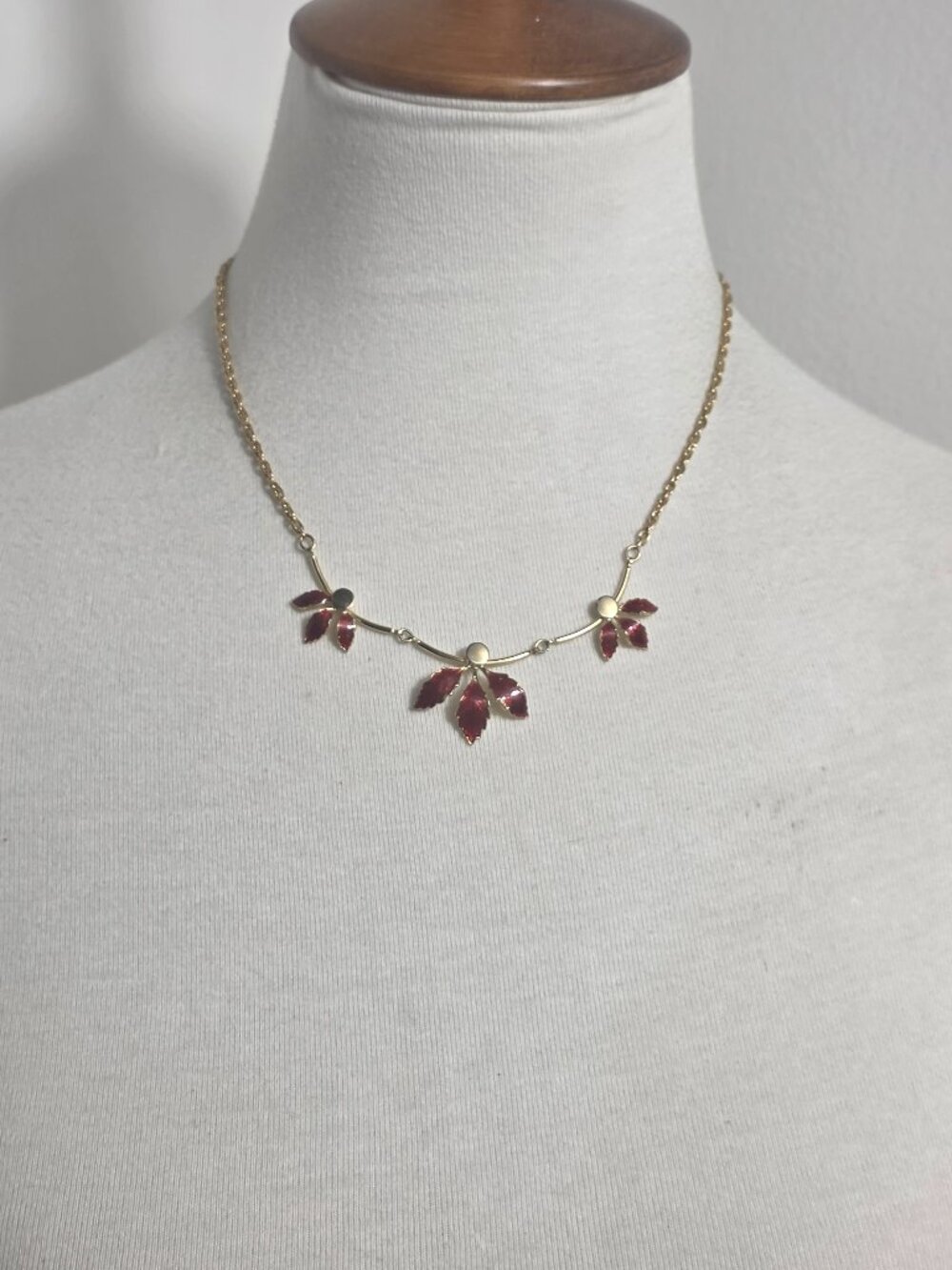 Delicate Gold-Tone Necklace Three Red Enamel Leaf Motifs Along Rigid Gold Bars